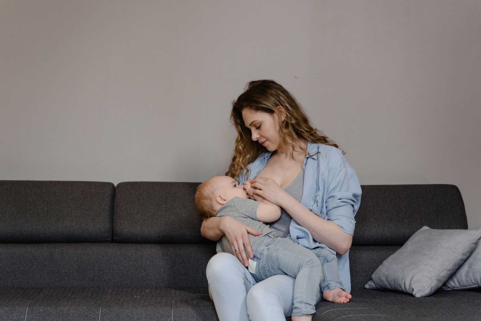 breastfeeding mom